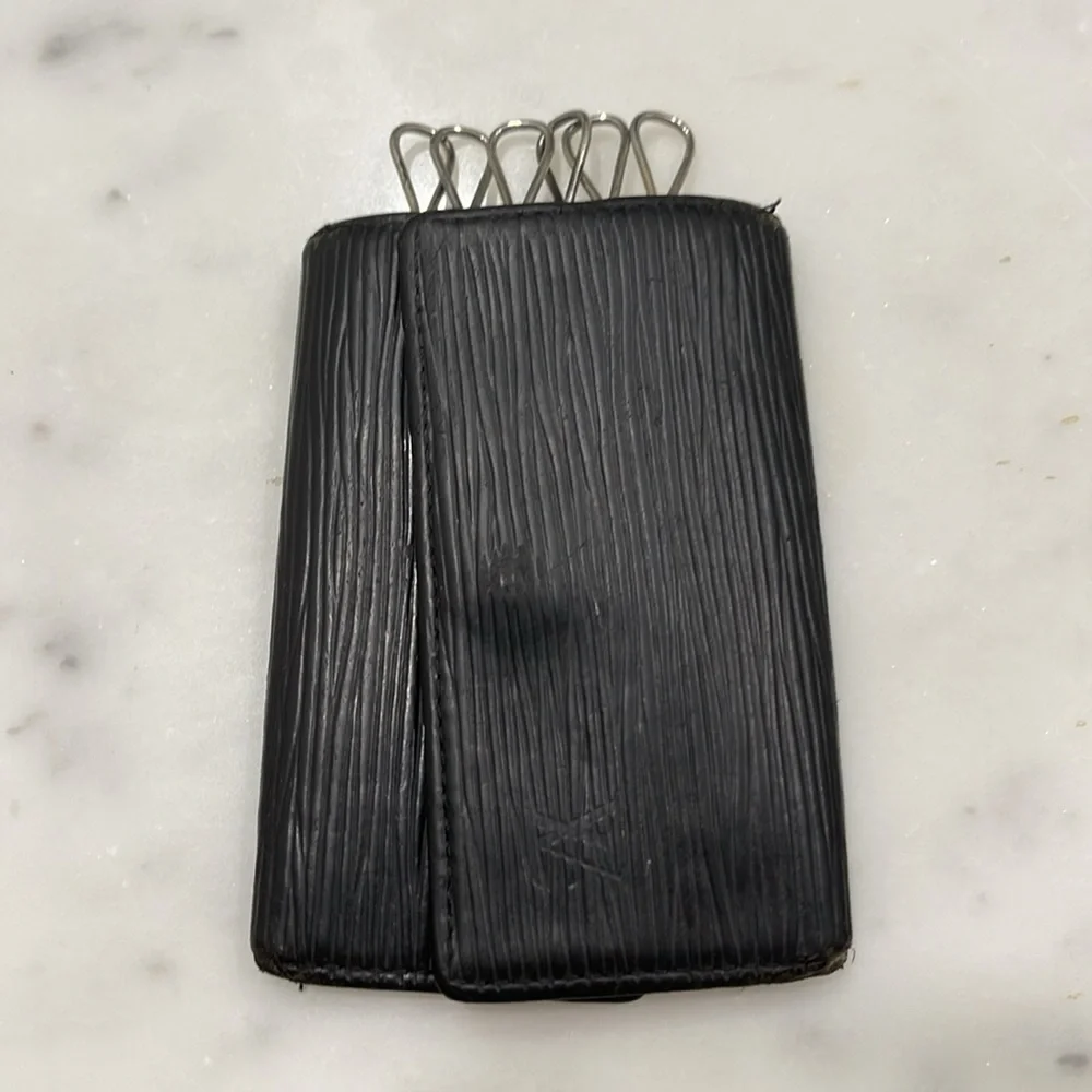 Louis Vuitton Epi Black Key Holder Snap Wallet GUC